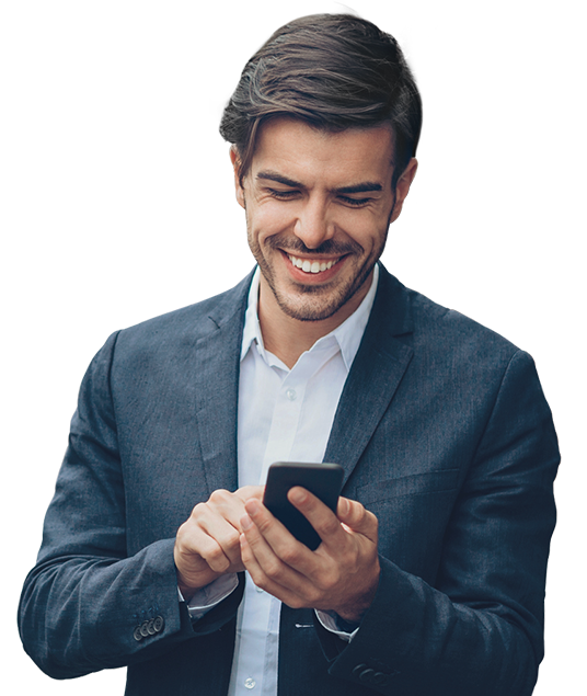 Hombre con celular alegre