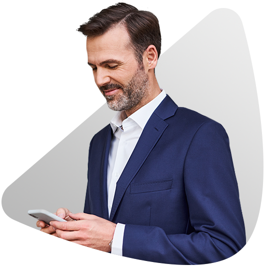 Hombre con celular
