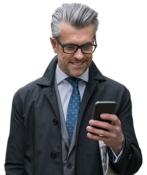 Hombre con celular